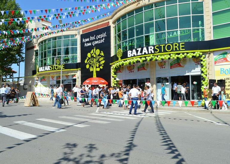 Məşhur supermarketin anbarı yandı