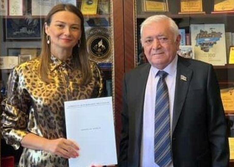 Qənirə Paşayeva Aqil Abbası təbrik etdi