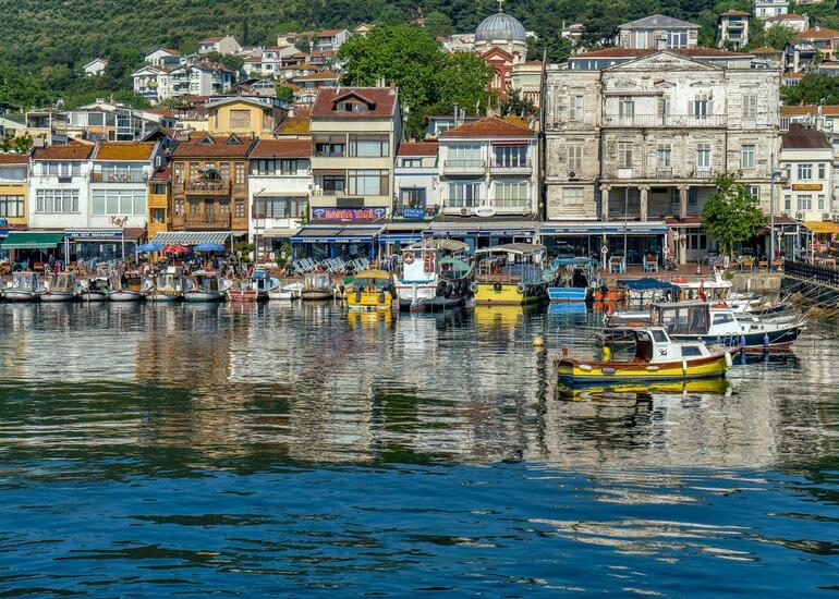 İstanbula bağlı olan, lakin ondan uzaqda yerləşən Şahzadə Adaları