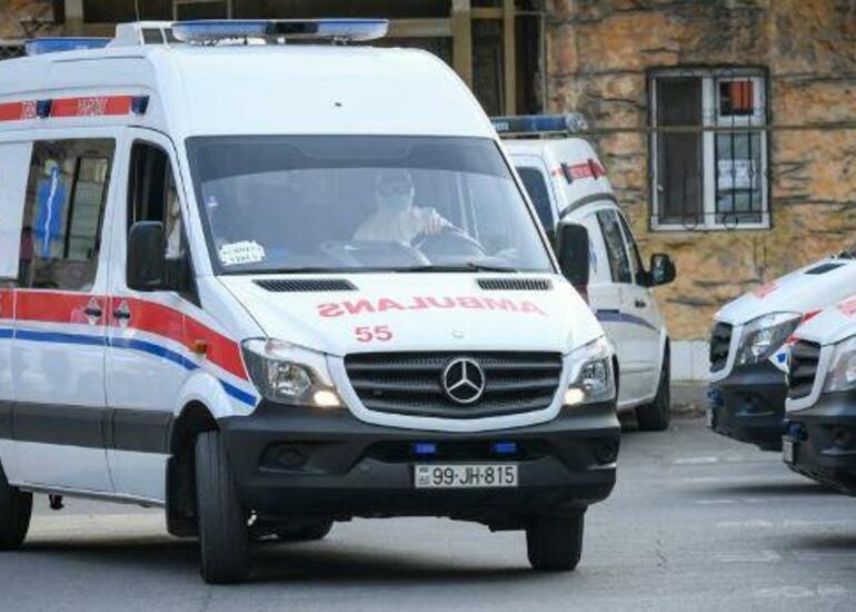 Təcili yardım qəzaya düşdü: xəstə öldü