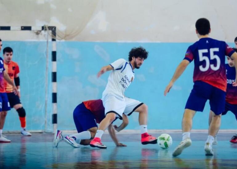 Tələbələr arasında futzal üzrə turnirin yarımfinal mərhələsinə yekun vurulub