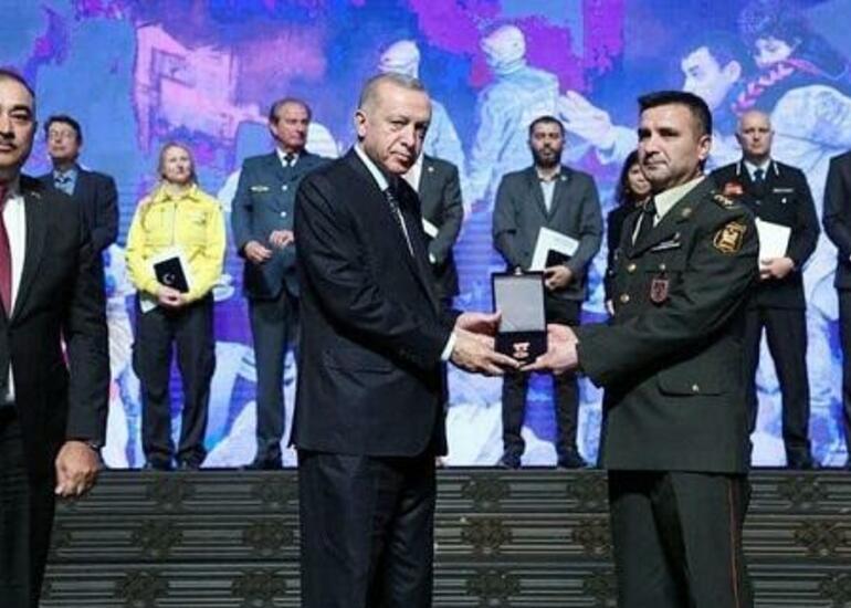 Ərdoğan azərbaycanlı polkovniki təltif etdi