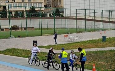Xətai rayonunda Ulu Öndərin 100 illik yubileyinə həsr olunmuş velosiped yarışı keçirilib