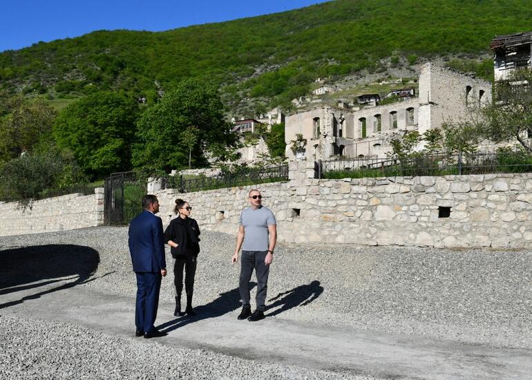 Prezident və xanımı Tuğ kəndində...
