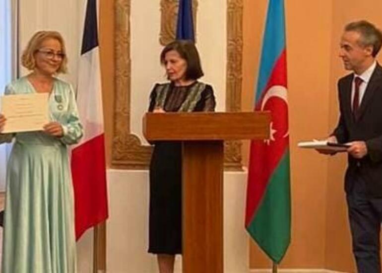 Nigar Köçərliyə “Cəngavər” ordeni təqdim edildi - Foto