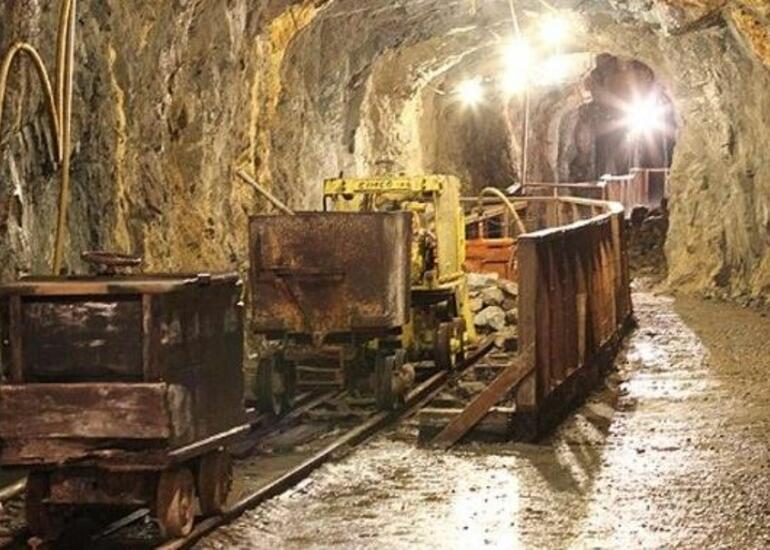 4 rayon üzrə faydalı qazıntı yataqları hərraca çıxarılır