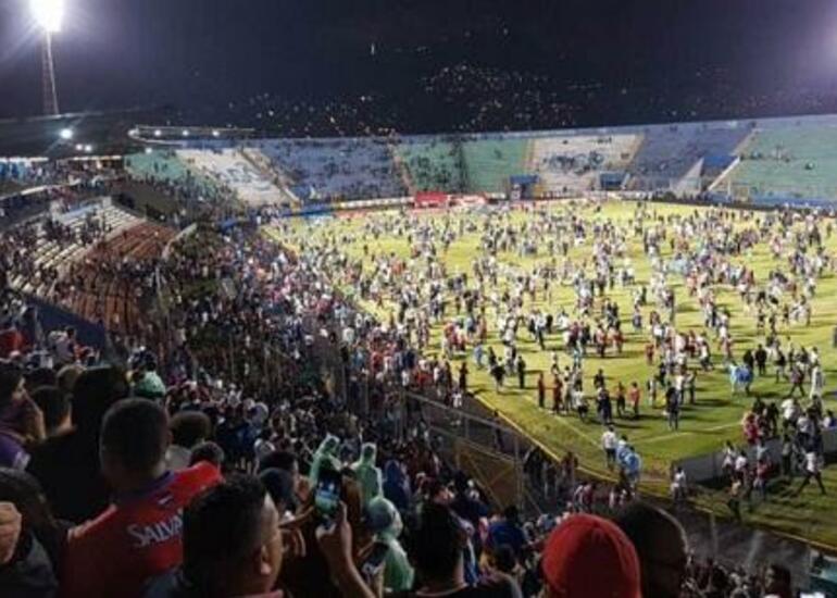 Salvadorda stadionda dava: 12 ölü, 90 yaralı