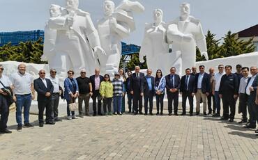 Mətbuat Şurasının İdarə Heyətinin üzvlərinin “Neft Daşları”na səfəri təşkil edilib