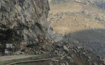 Lahıc yolu qaya parçalarından təmizləndi - Video