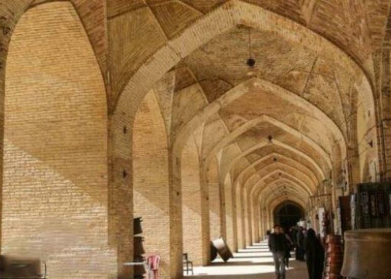 Azərbaycan şəhərində etiraz: bazar bağlandı