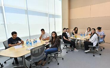Finlandiyalı mütəxəssislərin iştirakı ilə "Media və hibrid təhdidlər" mövzusunda seminarlara başlanılıb