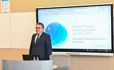 Finlandiyalı mütəxəssislərin iştirakı ilə "Media və hibrid təhdidlər" mövzusunda seminarlara başlanılıb