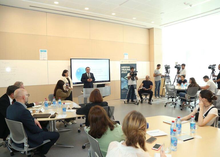 Finlandiyalı mütəxəssislərin iştirakı ilə "Media və hibrid təhdidlər" mövzusunda seminarlara başlanılıb