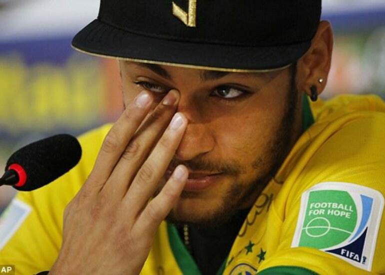 Neymar gölməçəyə görə 3,3 milyon dollar cərimələndi