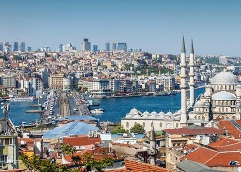 Türkiyənin İstanbul Boğazında iki gəmi toqquşub