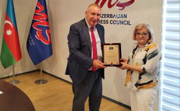 Mətbuat Şurası veteran jurnalistləri təltif edib