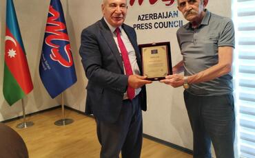 Mətbuat Şurası veteran jurnalistləri təltif edib