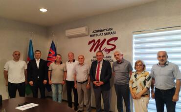 Mətbuat Şurası veteran jurnalistləri təltif edib
