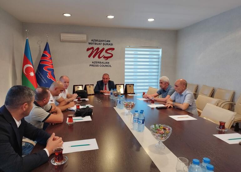 Mətbuat Şurası veteran jurnalistləri təltif edib