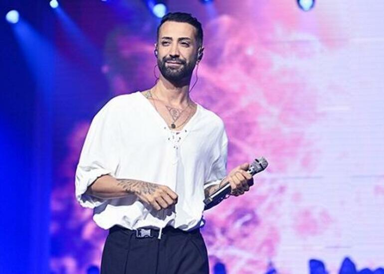 Məşhur türk müğənni konsertə gedərkən qəzaya düşdü