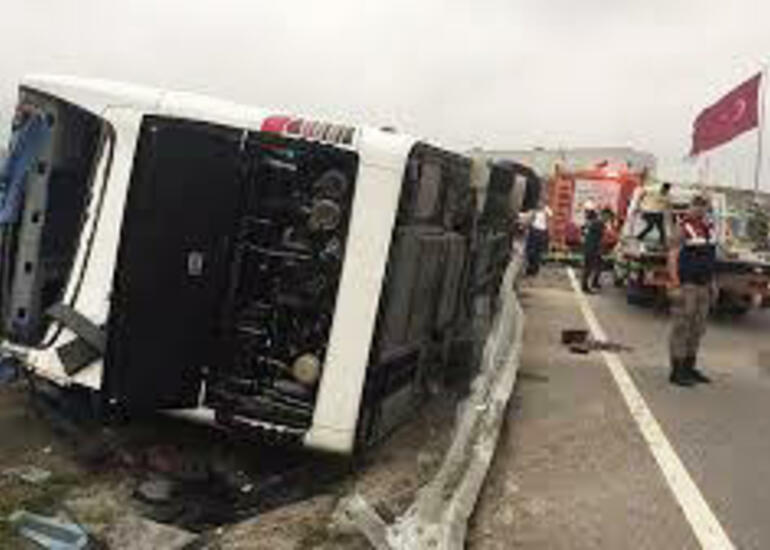 Türkiyədə avtobus aşdı, 15 nəfər yaralandı