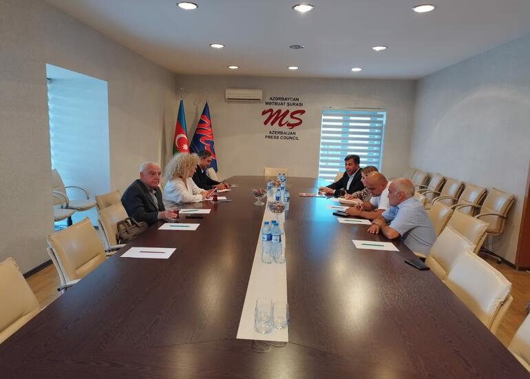 Xarici media nümayəndələri Mətbuat Şurasında olublar