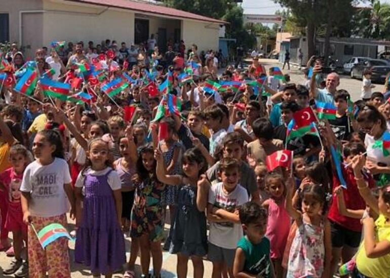 Azərbaycan türkiyəli məktəbliləri belə sevindirdi