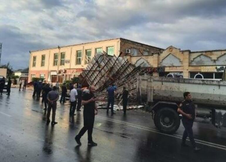 Balakəndə qasırğa: 80 evə ziyan dəydi
