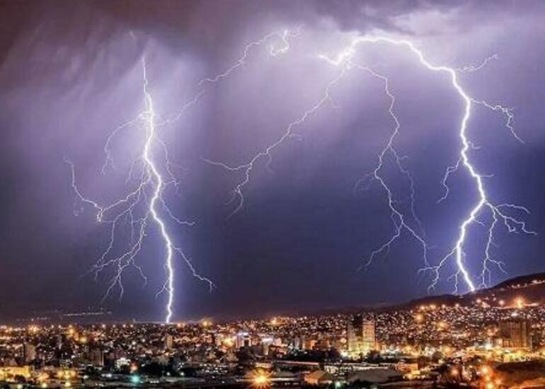 İldırım Yevlaxın 5 kəndini işıqsız qoydu