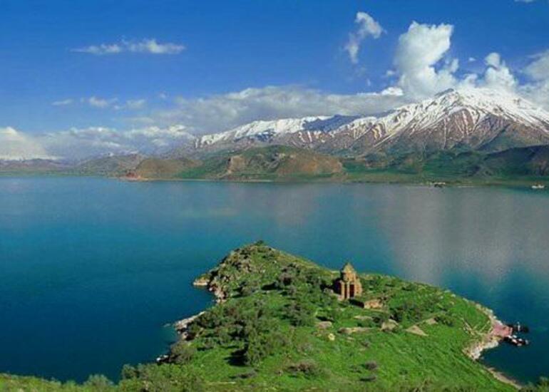 Qərbi Azərbaycan hekalərinin izi ilə
