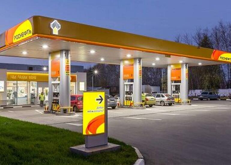 Rusiyada yanacaq qıtlığı: Benzin talonla satılır