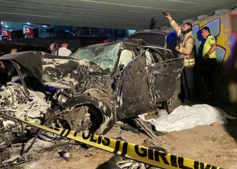 İstanbulda yol qəzası zamanı dörd nəfər ölüb