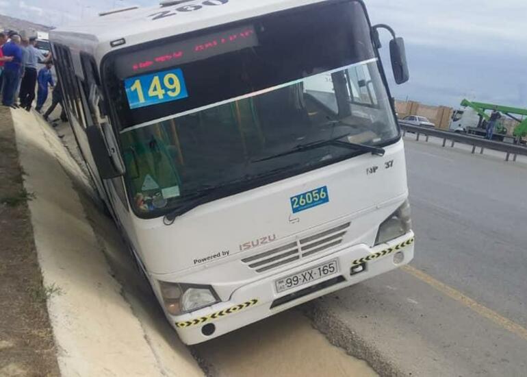 Bakıda sərnişin avtobusu "Kamaz"a çırpıldı: ölən var
