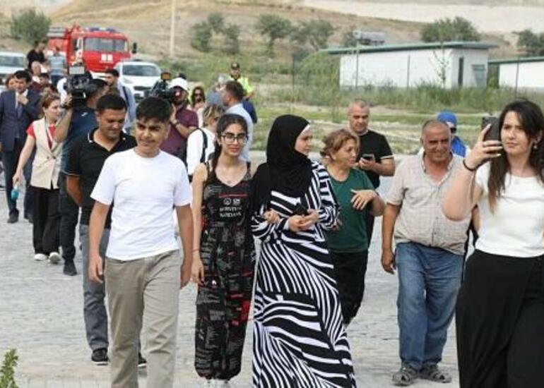 Daha 21 ailə Füzuliyə yola salındı