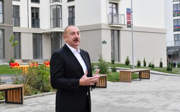Prezident Füzuliyə köçmüş sakinlərlə görüşdü