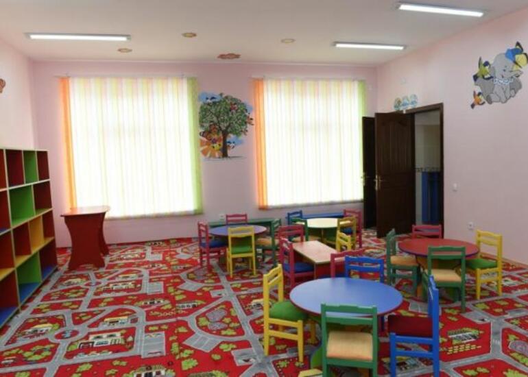 Küçəyə atılan bacı-qardaş Bakıdakı körpələr evinə göndərildi