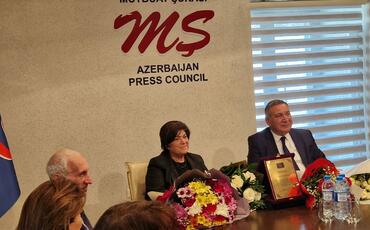 Mətbuat Şurasında “Şöhrət” ordenli jurnalist Flora Xəlilzadənin 70 illiyinə həsr olunmuş toplantı keçirilib