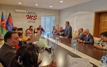 Mətbuat Şurasında “Şöhrət” ordenli jurnalist Flora Xəlilzadənin 70 illiyinə həsr olunmuş toplantı keçirilib