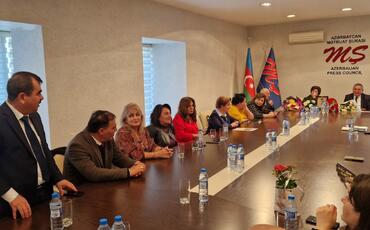 Mətbuat Şurasında “Şöhrət” ordenli jurnalist Flora Xəlilzadənin 70 illiyinə həsr olunmuş toplantı keçirilib