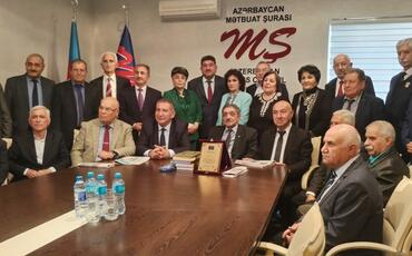Mətbuat Şurasında veteran jurnalist Adil İrşadoğlunun 70 illik yubileyi qeyd edilib