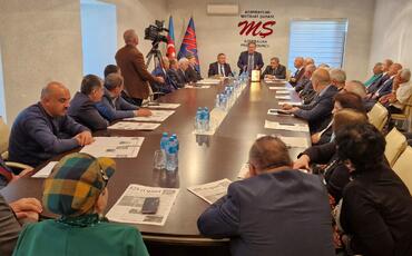 Mətbuat Şurasında veteran jurnalist Adil İrşadoğlunun 70 illik yubileyi qeyd edilib