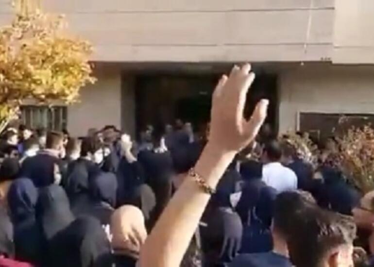 Urmuda tibb işçiləri etiraz aksiyası keçirdilər