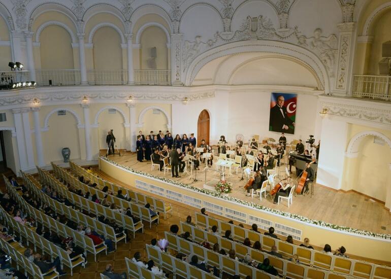 Filarmoniyada Ümummilli Liderin 100 illiyinə həsr olunmuş konsert təşkil edilib