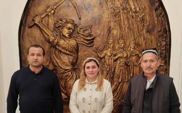 Özbəkistanlı alimlər Ədəbiyyat muzeyində olublar