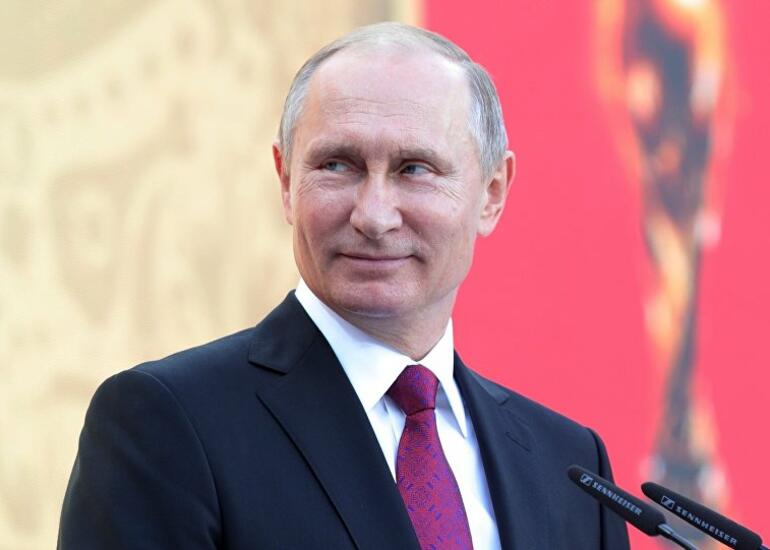 BƏƏ-də Putinə hədiyyə verdilər