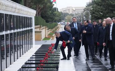 Hakan Fidan Heydər Əliyevin məzarını ziyarət etdi - Foto