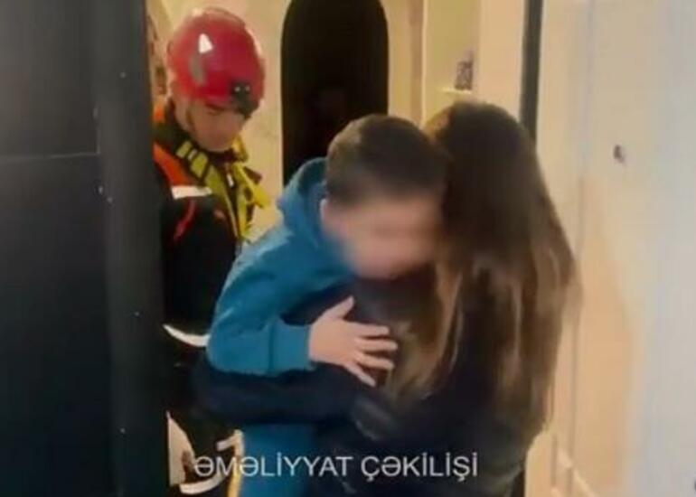 Evdə tək qalan 3 yaşlı uşaq belə xilas edildi - Video