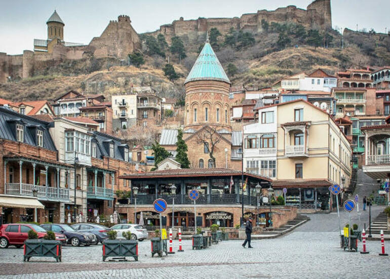 Gürcüstanda AB bayrağı yandırıldı