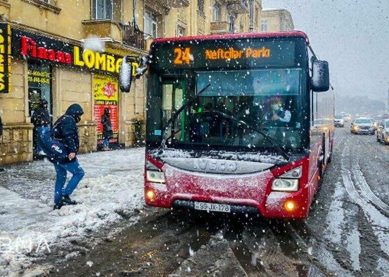Yollar təmizləndikcə avtobuslar xəttə buraxılır - AYNA