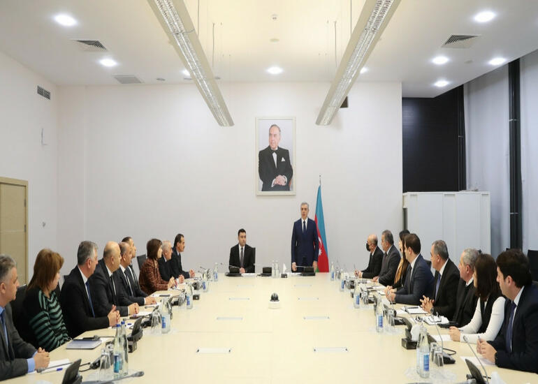 PA rəhbəri yeni sədri kolektivə təqdim etdi